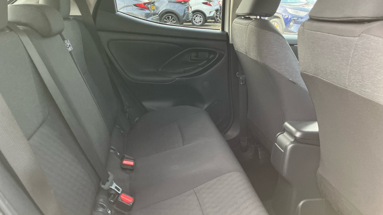 Toyota Yaris 1.5 Hybrid Design 5dr CVT Hybrid Hatchback